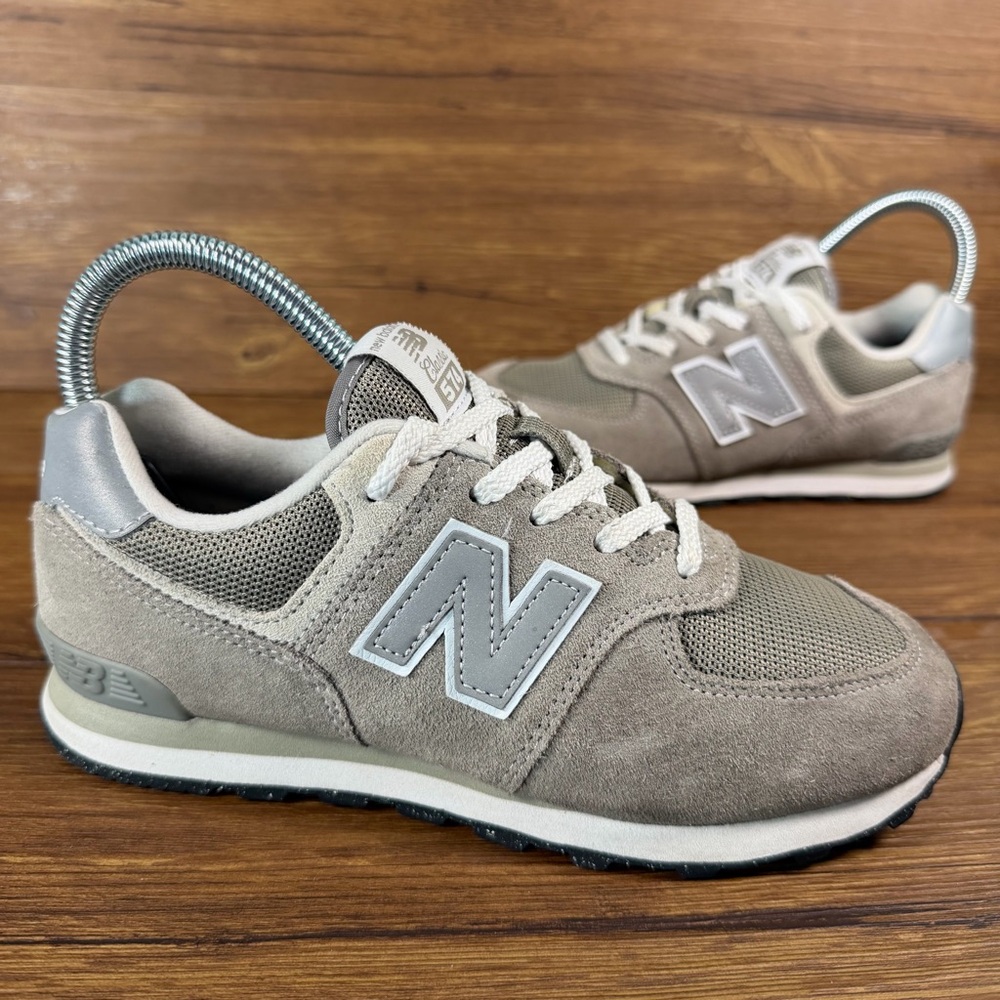 New Balance 574 Gray‎ Suede Sneakers Size 3Y Classic Shoes